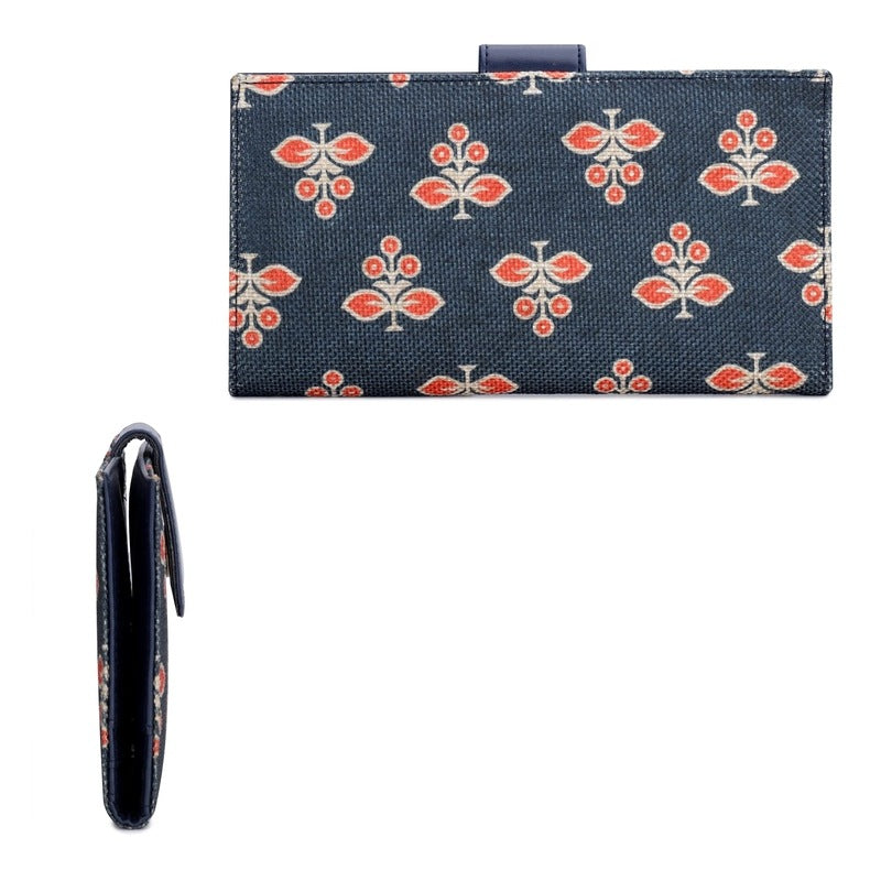 Clownfish womens wallet - everyday use