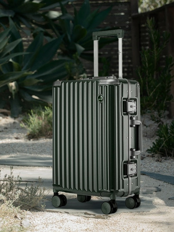 Clownfish Eight Wheel Trolley - Easy maneuvering in airports