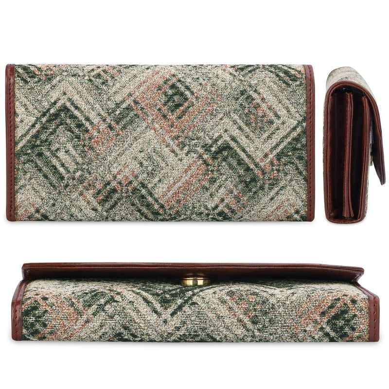 Clownfish Snap Flap Closure Wallet - Elegant gift option