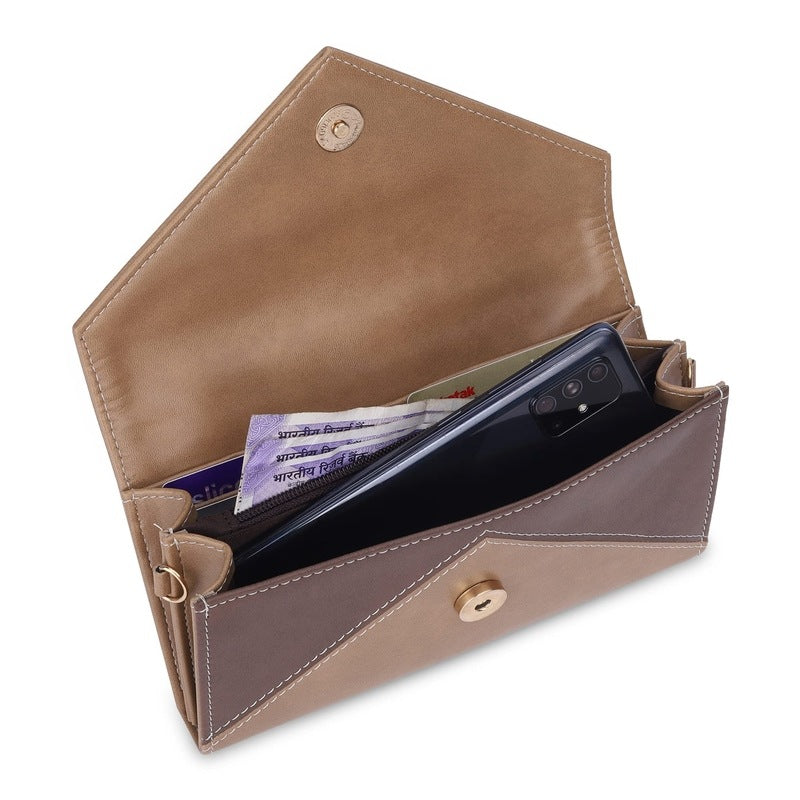 Clownfish ladies wallet - stylish accessory for outings