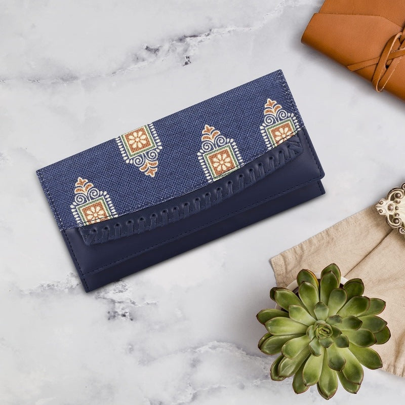 Clownfish wallet clutch - perfect for travel